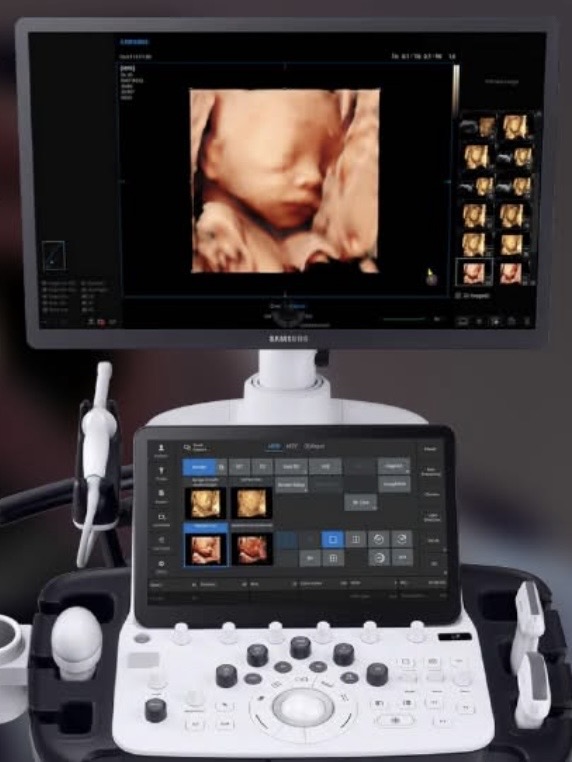 Equipamento de ultrassonografia premium em ambiente clínico